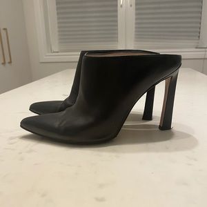 Stuart Weitzman Heeled black leather Mules